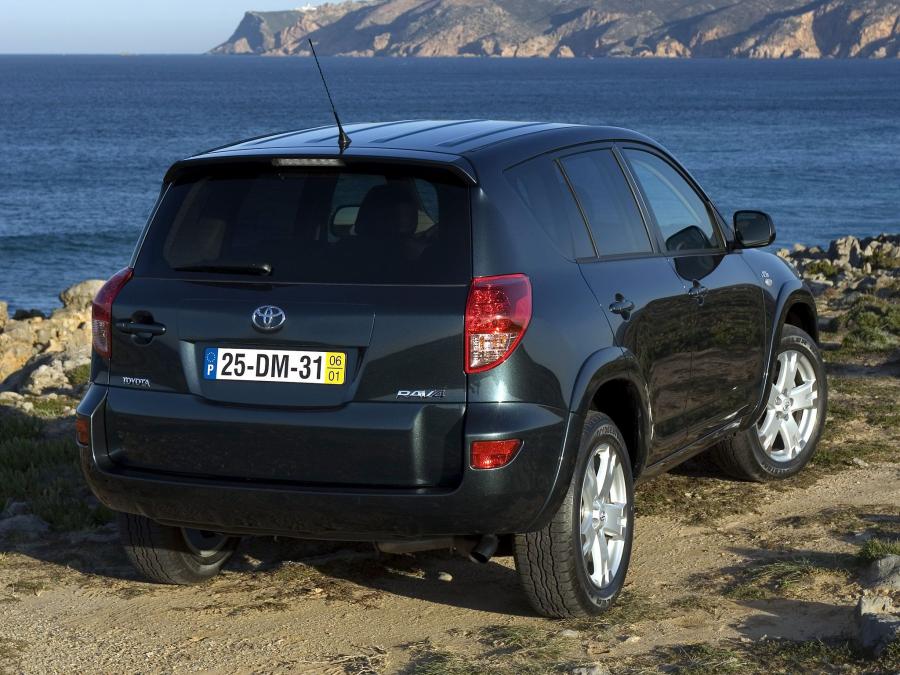  Toyota RAV4 2006 года  (фото 10 из 28)